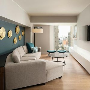 One-Bedroom Panoramic King Suite City View